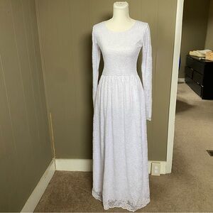 Woodmouse & thistle White lace maxi dress with long sleeves and zipper back